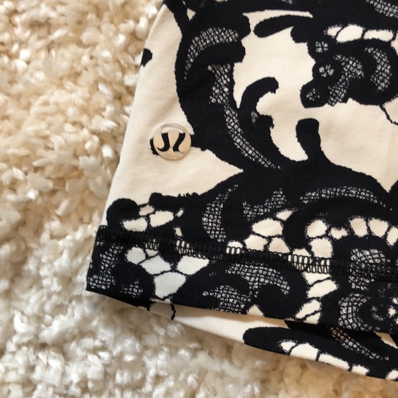 Lululemon workout tank 8 - Picture 4 of 7